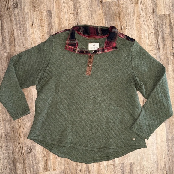 Legendary Whitetails • Cedar Cabin Quilted Sweater - Picture 2 of 9